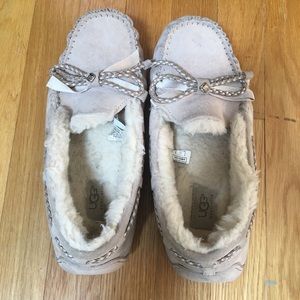 UGG DAKOTA BRAID BEIGE FUR MOCCASINS